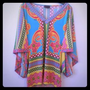 Richly colored flowery Tunic